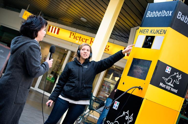 Sint Jan met Babbelbox in actie tegen sluiting bibliotheken 